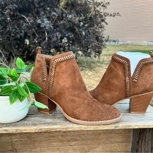 Dolce Vita Shoes - NEW Dolce Vita Cute & Trendy Brown Ankle Booties - Size 9
